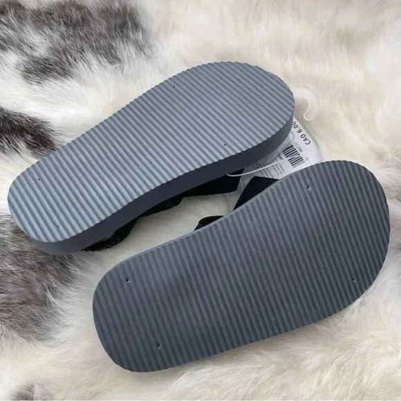 Oshkosh sandals camouflage flip flops - Picture 3 of 3